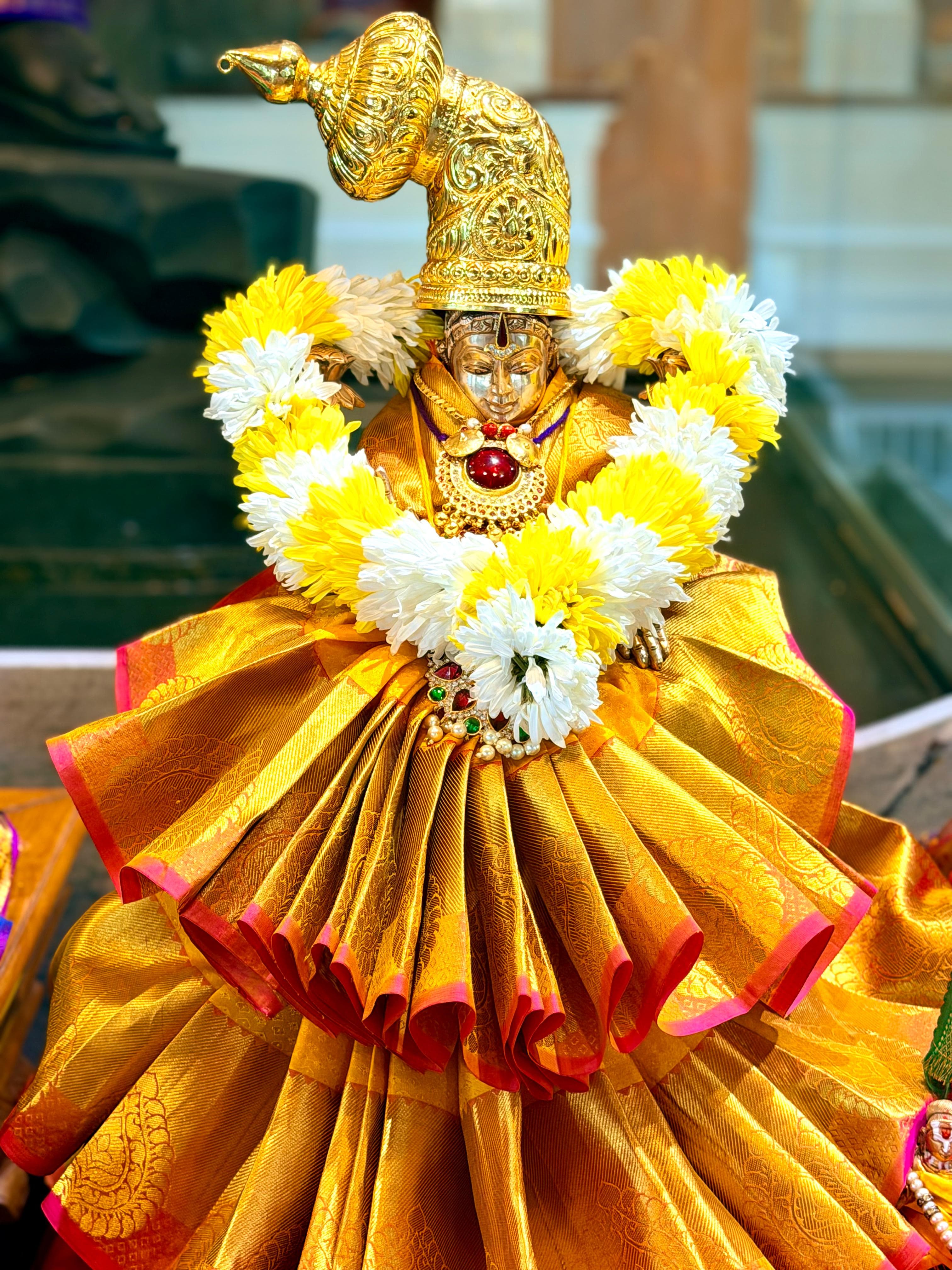 Sri: Maha: Lakshmi — divine consort of Sri:man Na:ra:yana